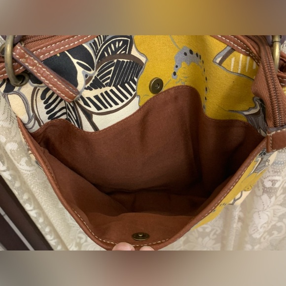 GAL FLORAL CANVAS & FAUX LEATHER SHOULDER BAG - Picture 9 of 13